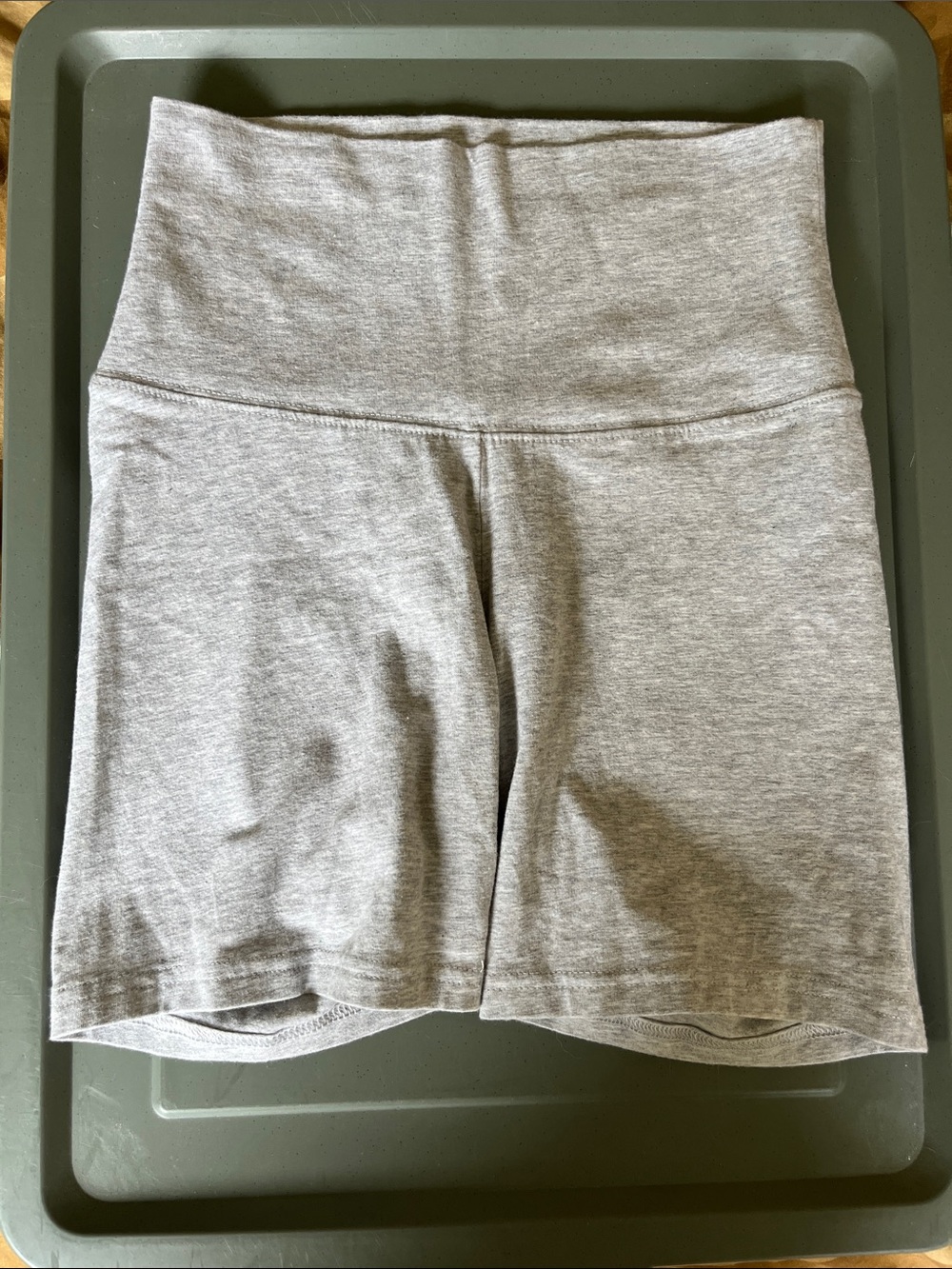 Aritzia TNA light gray biker short